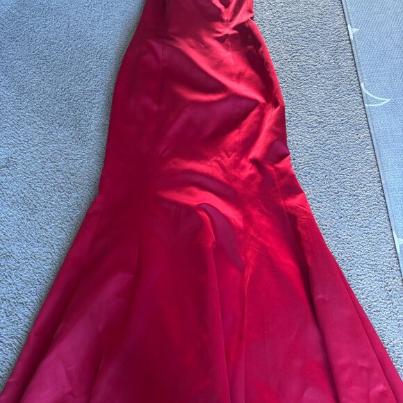 Red A.B.S. by Allen Schwartz Evening Gown Mermaid Cut w/ Corset ribbing - Picture 2 of 3